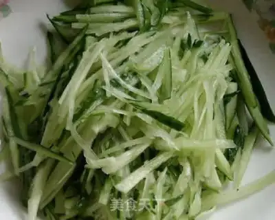 Make Special improved fried bean paste noodles step 1