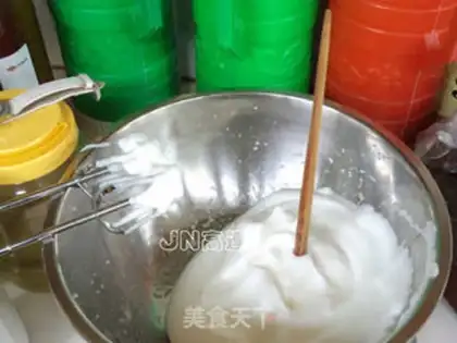 Make Policy-dotted pineapple cake roll step 6