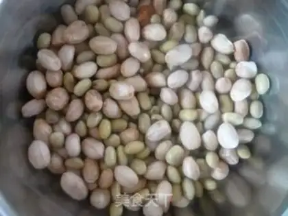 Make Fried noodles with mushrooms, winter bamboo shoots and shredded pork step 7