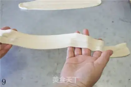 Make Shaanxi pants belt pulled noodles step 20