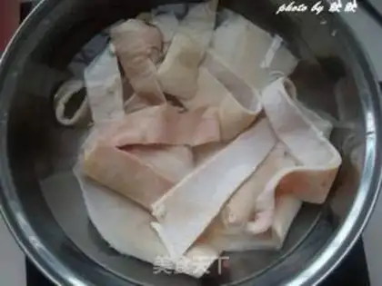 Make Colored pig skin jelly step 1