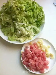 Make Home-cooked cabbage step 1