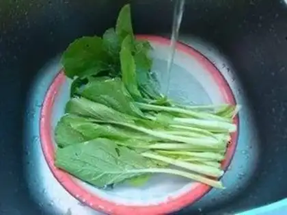 Make edamame and cabbage soup step 0