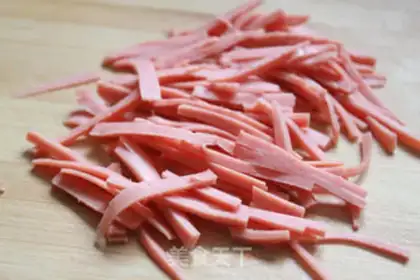 Make ham, tomato, cheese and egg roll step 1