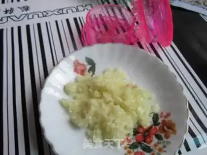 Make Home-cooked garlic and amaranth step 1