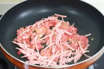 Make ham, tomato, cheese and egg roll step 4