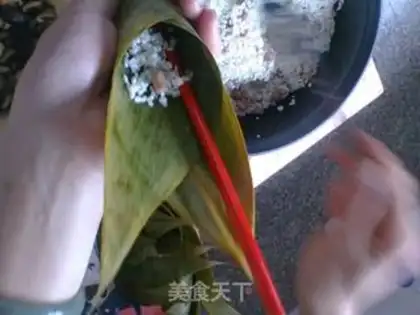 Make Fuzhou pork rice dumplings step 5