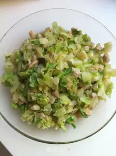 Make Home-cooked cabbage step 7