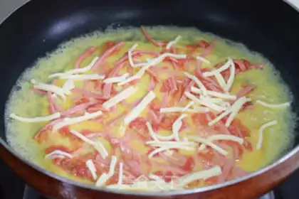 Make ham, tomato, cheese and egg roll step 5