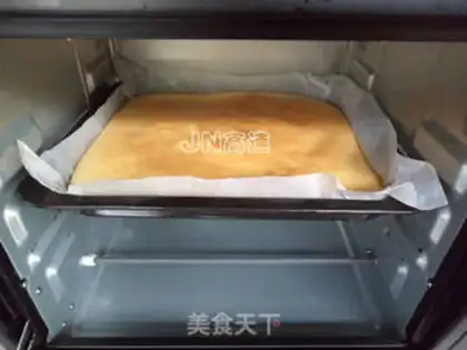 Make Policy-dotted pineapple cake roll step 16