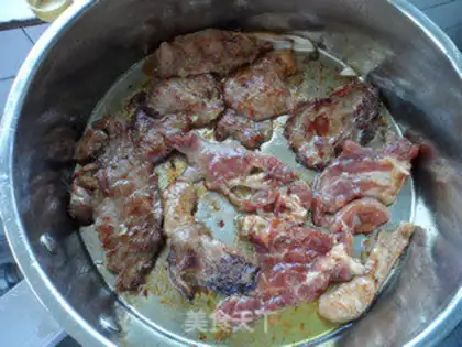 Make Pan-fried pork on the bottom pan step 4