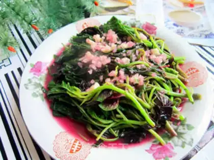 Make Home-cooked garlic and amaranth step 5