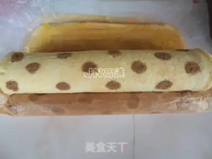 Make Policy-dotted pineapple cake roll step 20