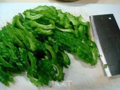 Make Dry stir-fried bitter gourd step 0