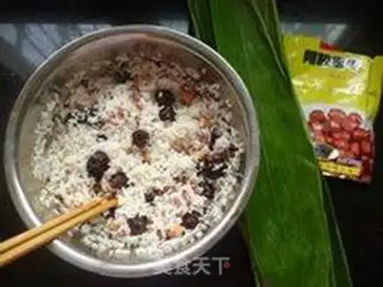 Make Red bean, peanut and candied date rice dumplings step 1