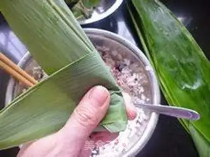 Make Red bean, peanut and candied date rice dumplings step 5