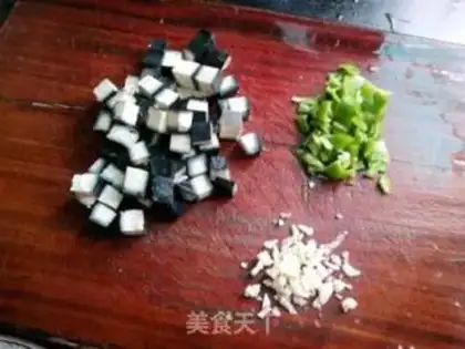 Make stir-fried peanuts with smelly dried seeds step 1