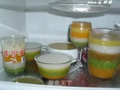 Make Colored pig skin jelly step 16