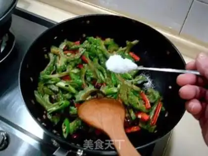 Make Dry stir-fried bitter gourd step 9