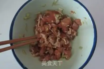 Make stir-fried diced chicken with green pepper step 0