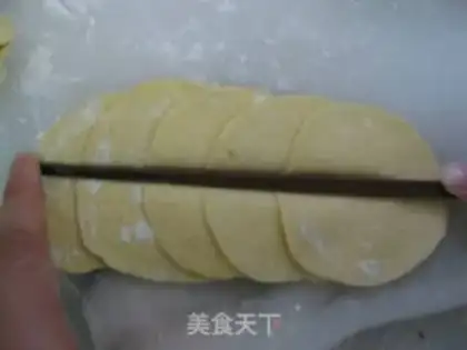 Make Yellow rose steamed buns step 3