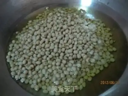 Make Braised dried fish with soybeans step 1