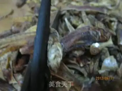 Make Braised dried fish with soybeans step 2