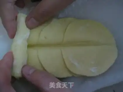 Make Yellow rose steamed buns step 5