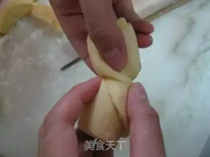 Make Yellow rose steamed buns step 7