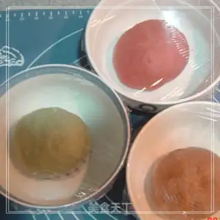 Make Colorful three-colored toast step 4