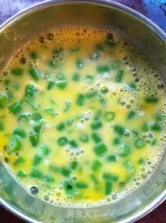 Make Scrambled eggs with beans step 0
