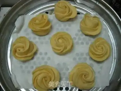 Make Yellow rose steamed buns step 12