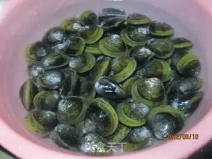 Make Steamed garlic with sea clams step 0