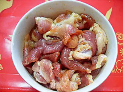 Make Fried pork slices with mushroom step 1