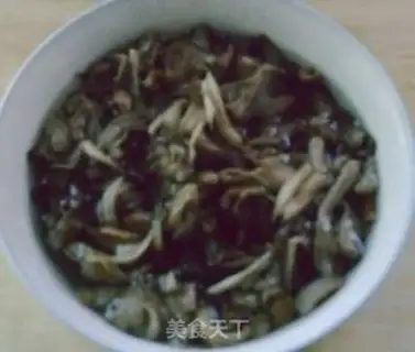 Make Bean residue apricot mushroom vegetarian bun step 5