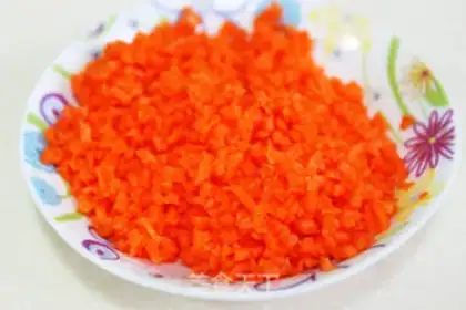 Make Fried rice with carrot, green vegetables, meat and eggs step 2