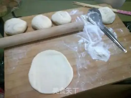 Make sugar cakes step 1