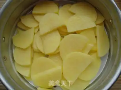 Make Greased pork and potato chips step 4