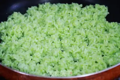 Make Fresh shrimp and emerald fried rice step 4