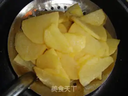 Make Greased pork and potato chips step 8