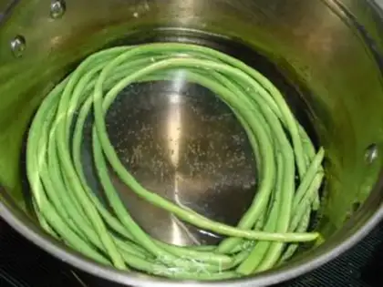 Make Cowpea roll in oyster sauce step 0