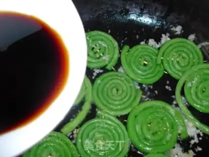 Make Cowpea roll in oyster sauce step 5