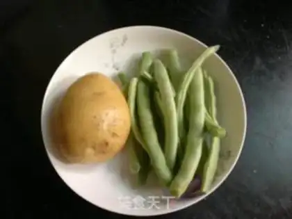 Make Braised potatoes with green beans step 0