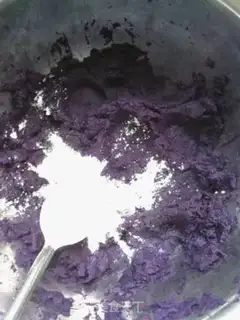 Make Purple sweet potato glutinous rice balls step 4