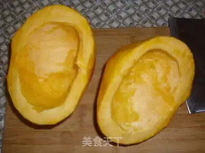 Make stir-fried pumpkin with salted egg yolk step 1