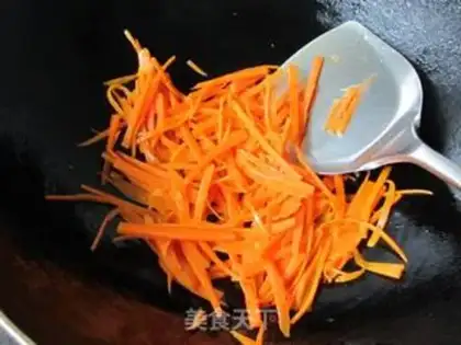 Make stir-fried shredded potatoes step 3