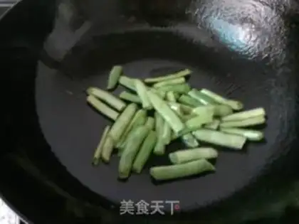 Make Braised potatoes with green beans step 2