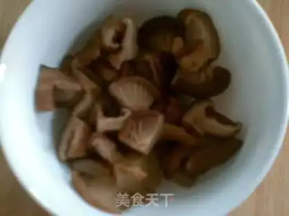 Make Mushroom and lean meat porridge step 1