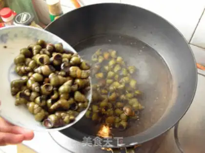 Make Spicy field snail step 2