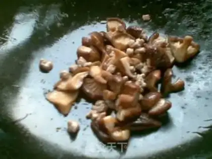 Make Mushroom and lean meat porridge step 4